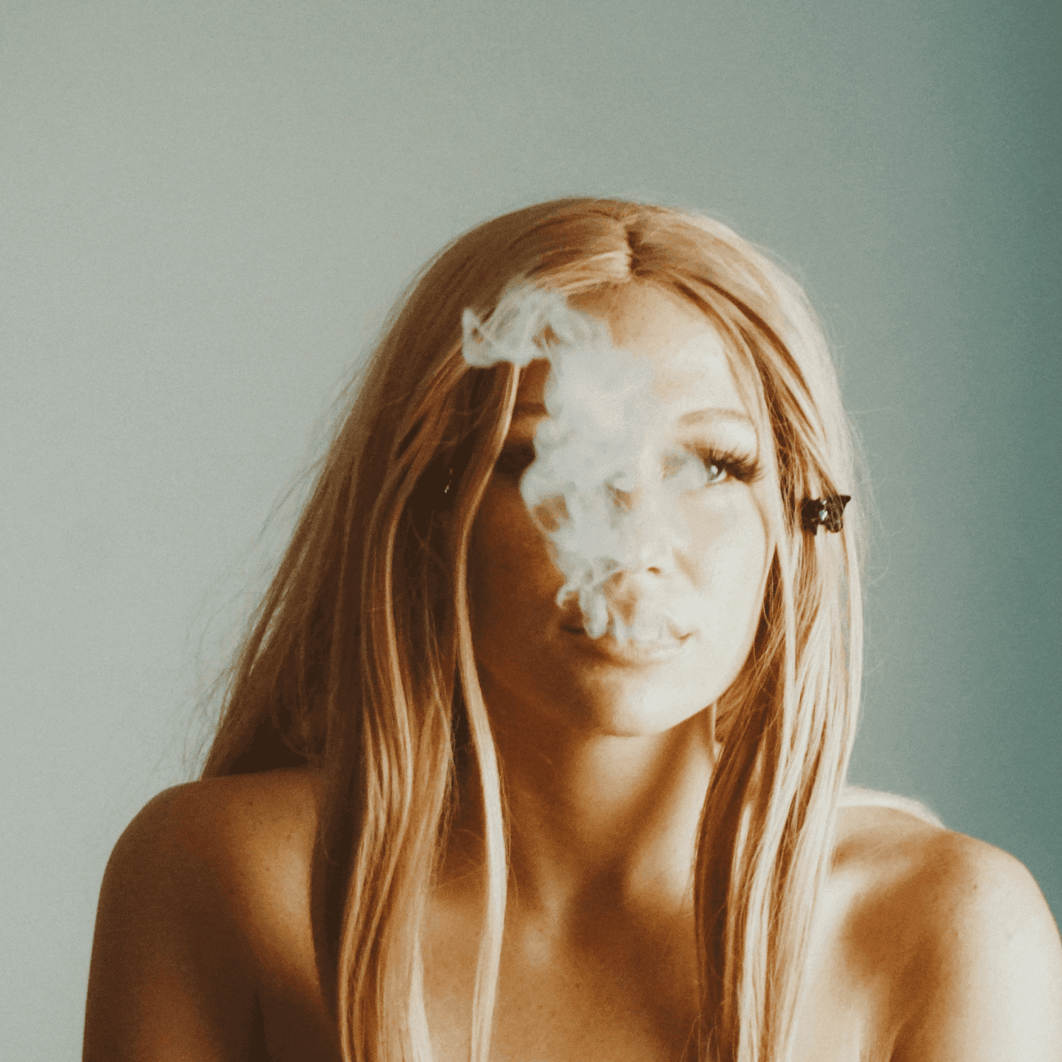 girl vaping